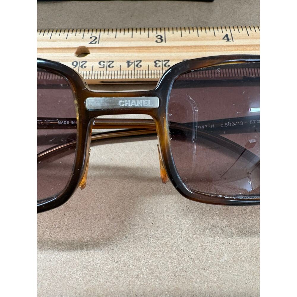 Chanel Rectangular Tortoise Shell Frame/ Faux Pea… - image 3